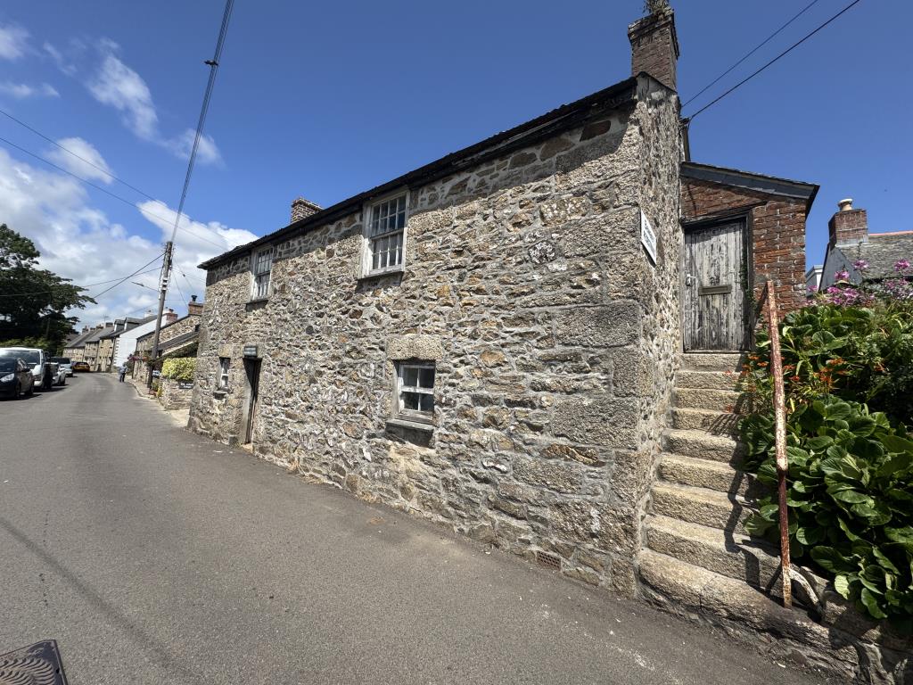 Lot: 143 - DETACHED BUILDING WITH PLANNING - Side view external